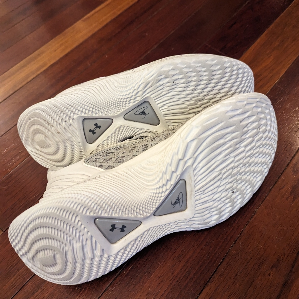 Curry 8 Flow, sz 11 W / 9.5 M